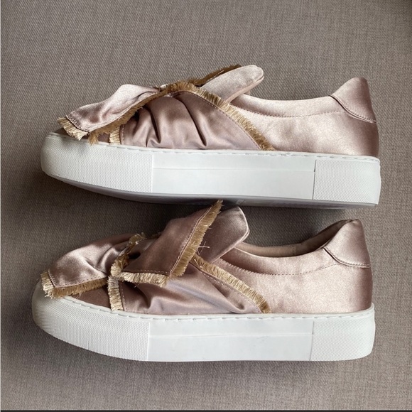 J/SLIDES NYL NWOT GOLD SATIN BOW PLATFORM SNEAKERS Sz 7.5 - Picture 4 of 6